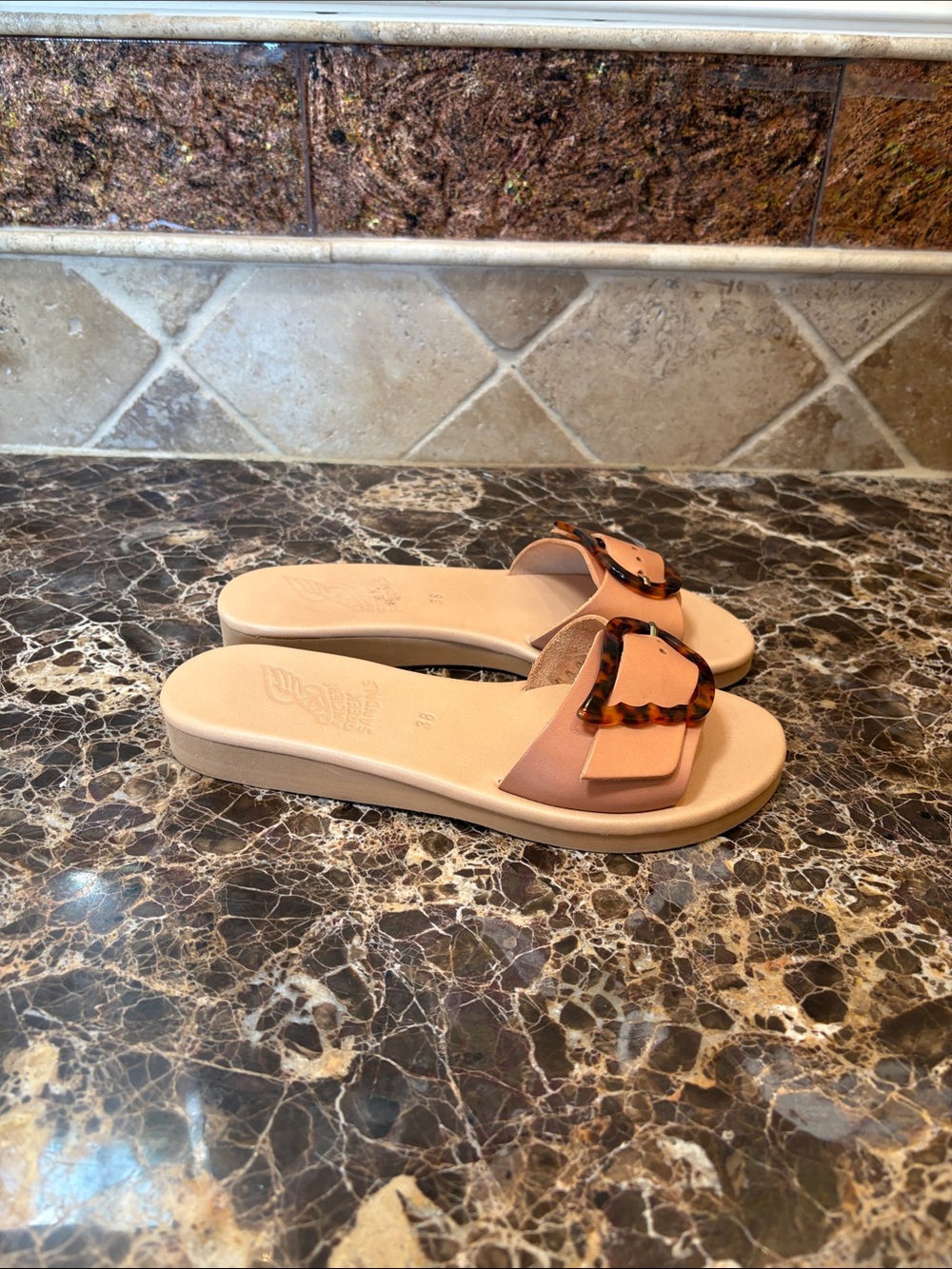 Ancient Greek Sandals Tan Slide Sandals with Tortoiseshell Buckle. Size 38 - Picture 2 of 6